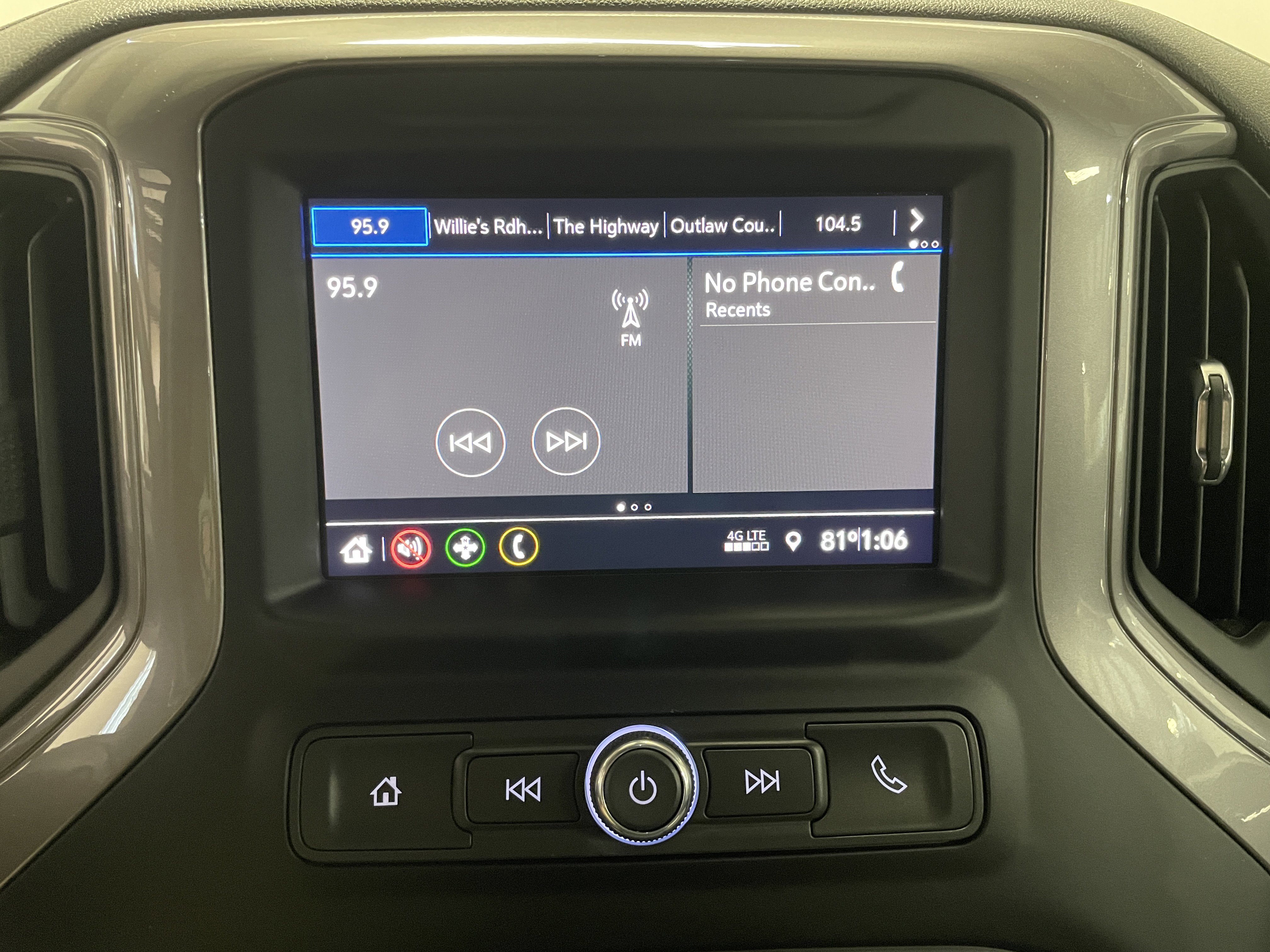 Used 2022 Chevrolet Silverado 1500 Custom w/ LPO, Blackout Package image 8