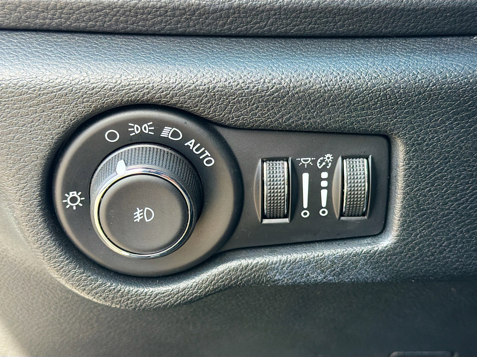 Used 2024 Chrysler Pacifica Limited image 35