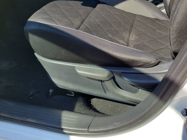 Used 2019 Nissan Kicks S image 10