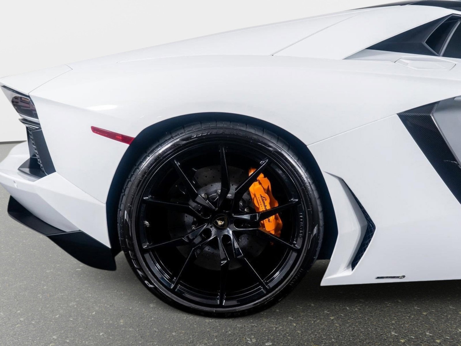 Used 2015 Lamborghini Aventador LP 700-4 image 20