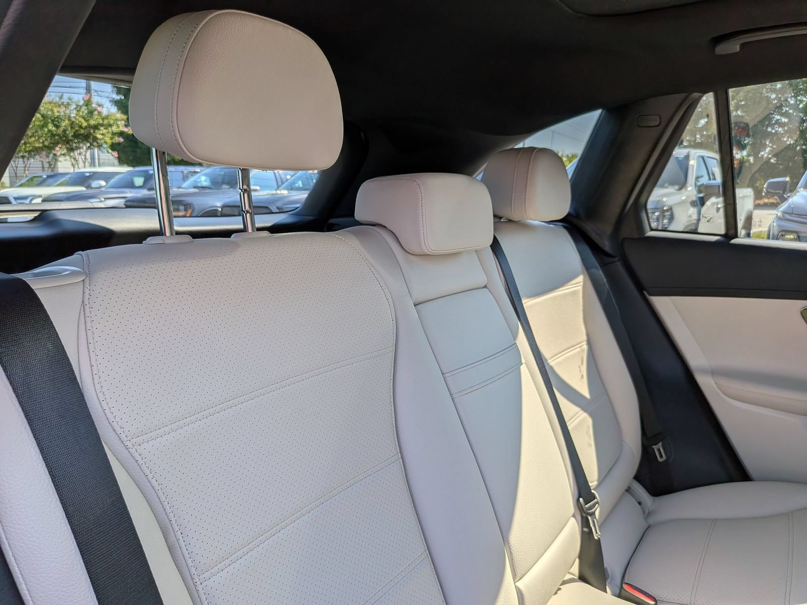Used 2023 Mercedes-Benz GLC 300 4MATIC w/ Exclusive Trim Package image 35