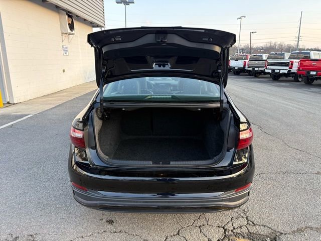 Used 2025 Volkswagen Jetta SE image 35