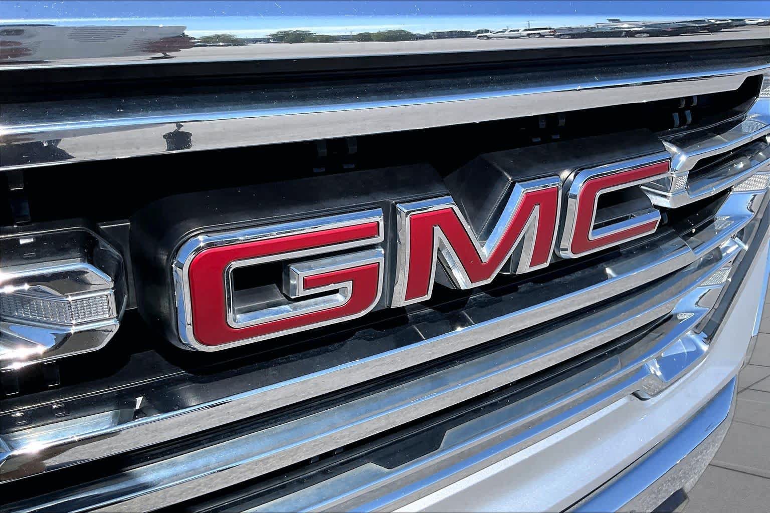 Used 2019 GMC Sierra 1500 SLT w/ SLT Premium Plus Package AWD/4WD image 28