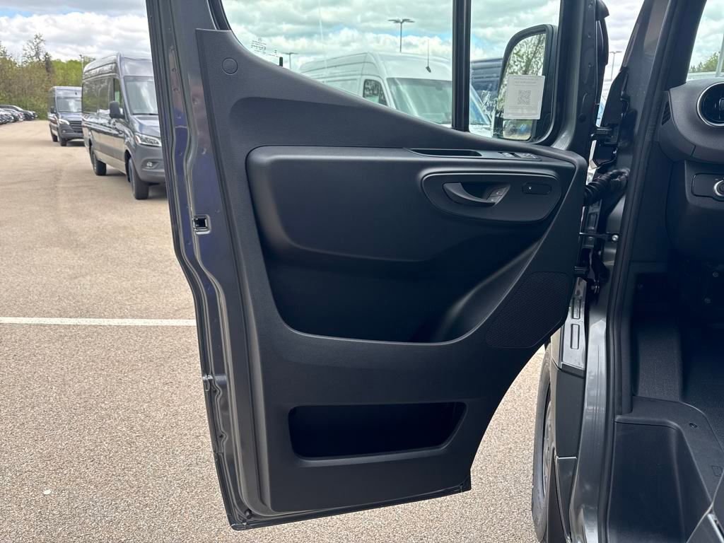 New 2025 Mercedes-Benz Sprinter 2500 image 10