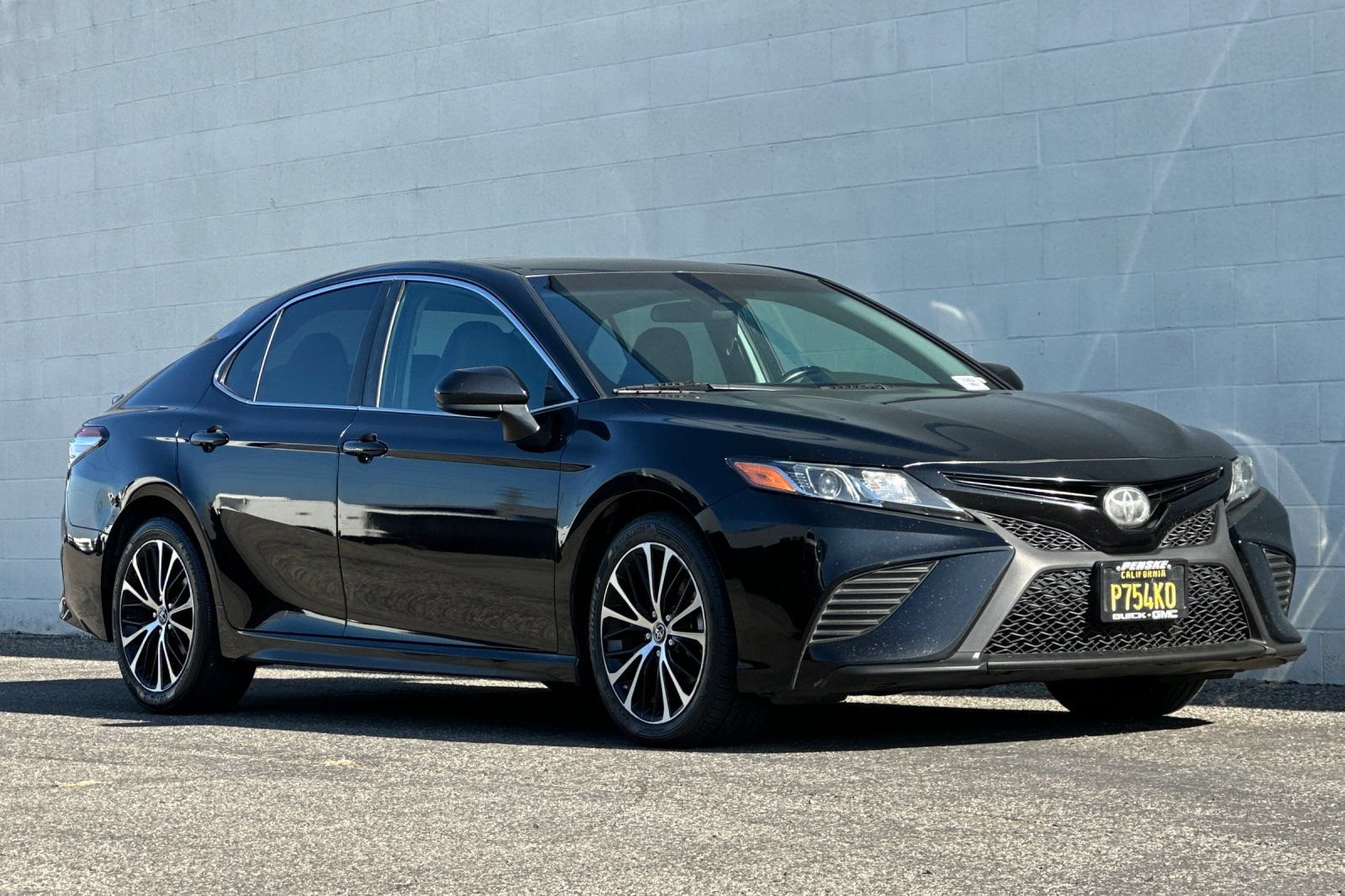 Used 2019 Toyota Camry SE FWD image 2