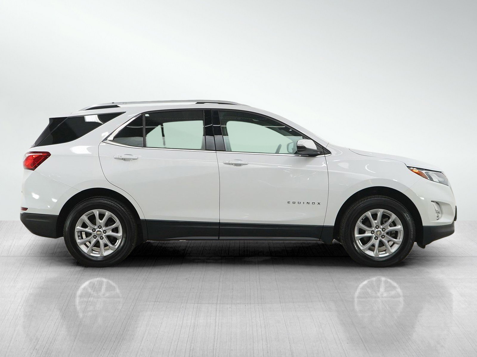 Used 2019 Chevrolet Equinox LT w/ Sun & Navigation Package AWD/4WD image 6