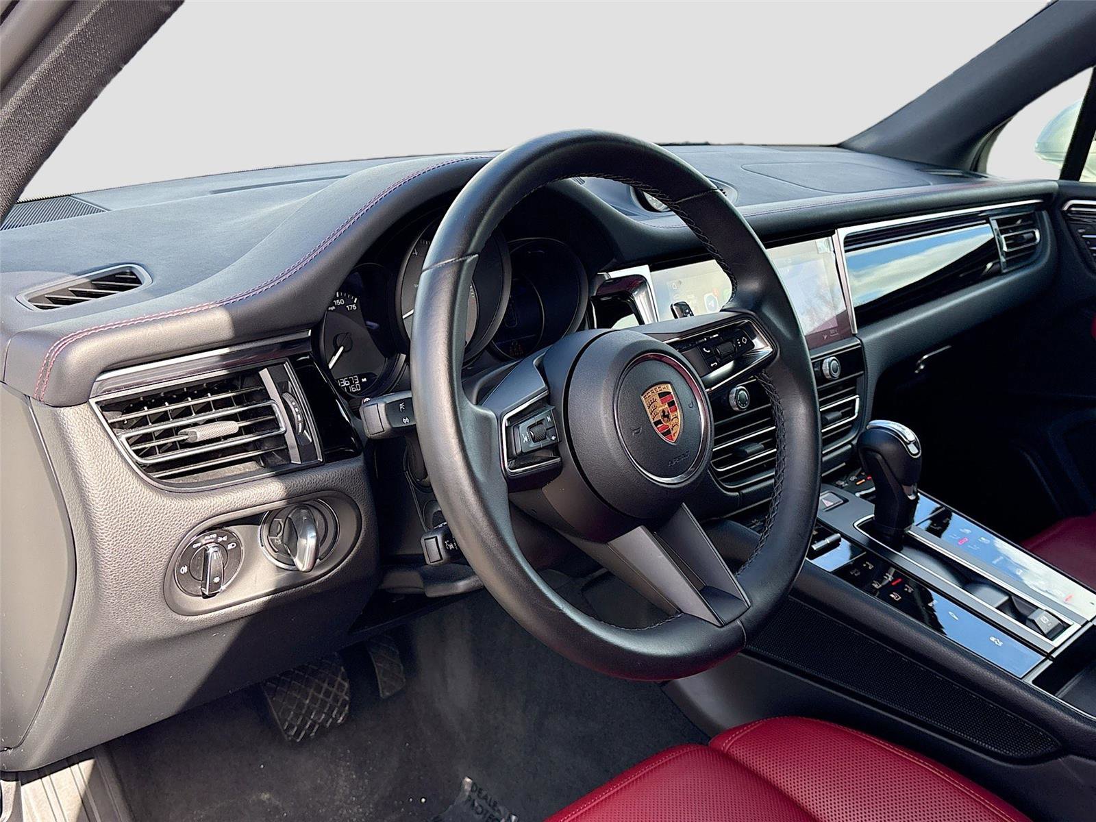 Used 2023 Porsche Macan S image 9