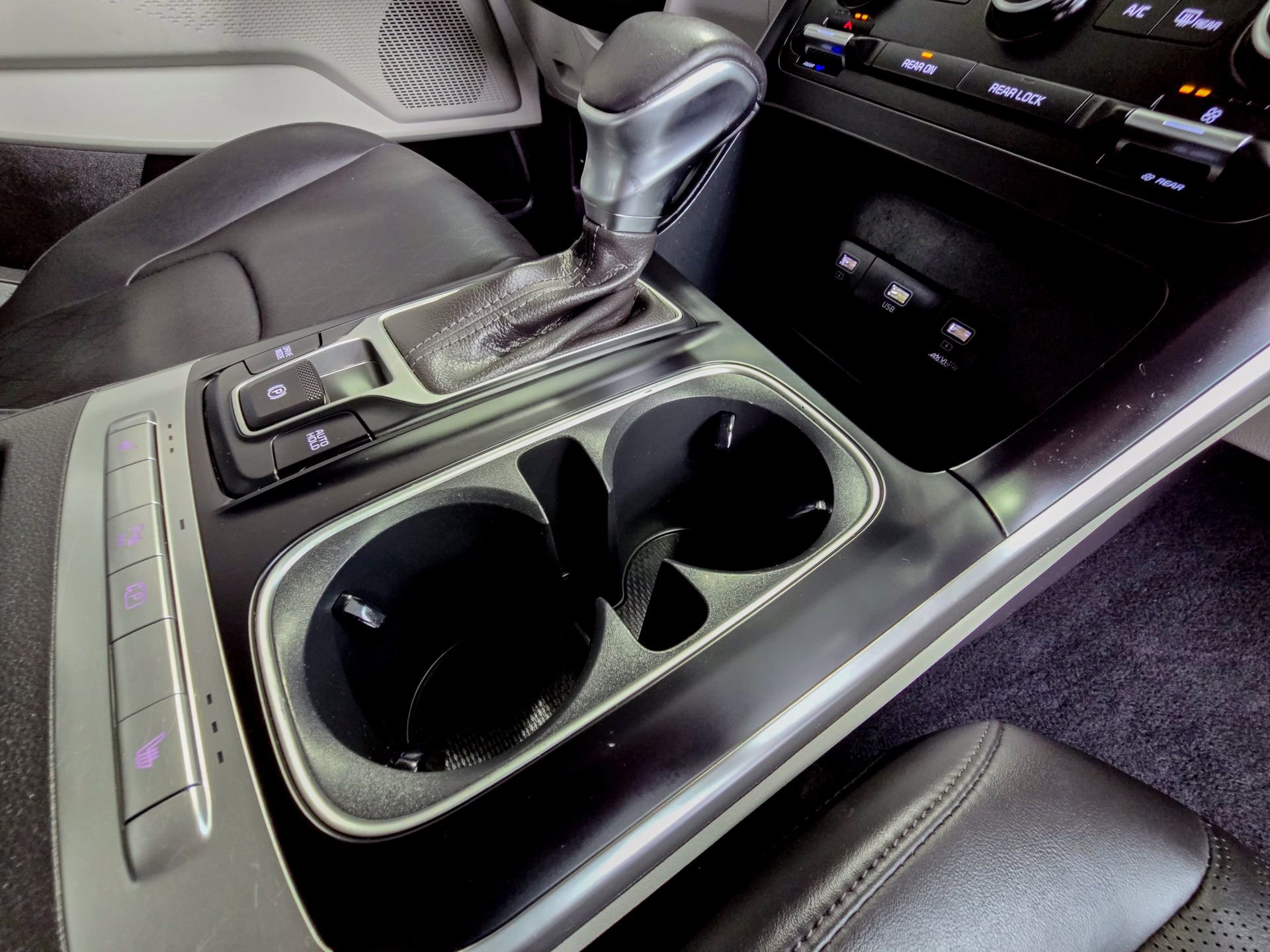 Used 2023 Kia Carnival LX image 12