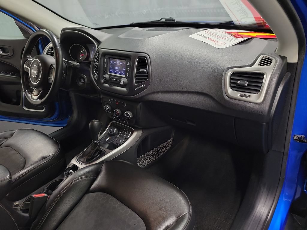 Used 2018 Jeep Compass Latitude w/ Cold Weather Group AWD/4WD image 22