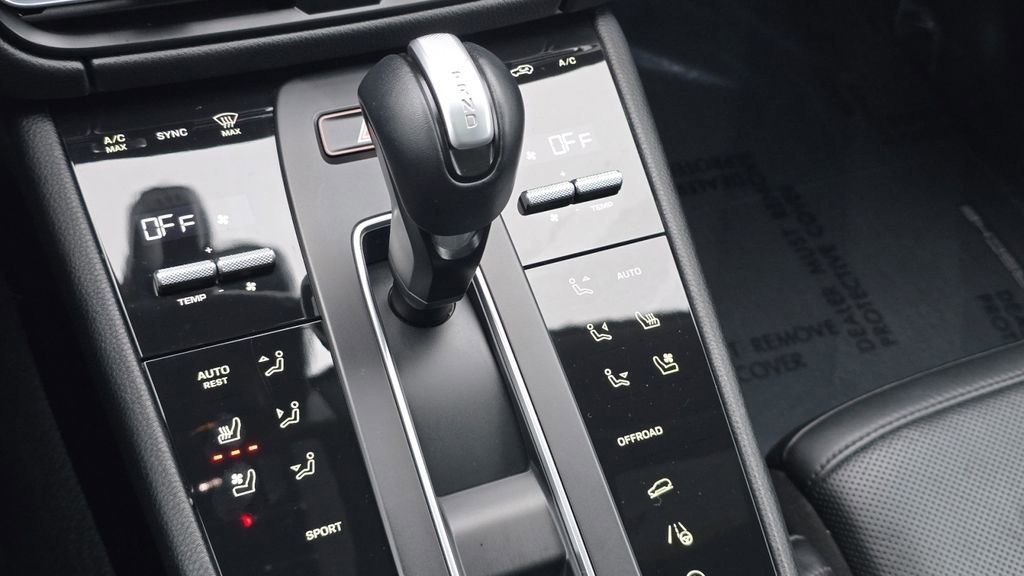 Used 2022 Porsche Macan image 32