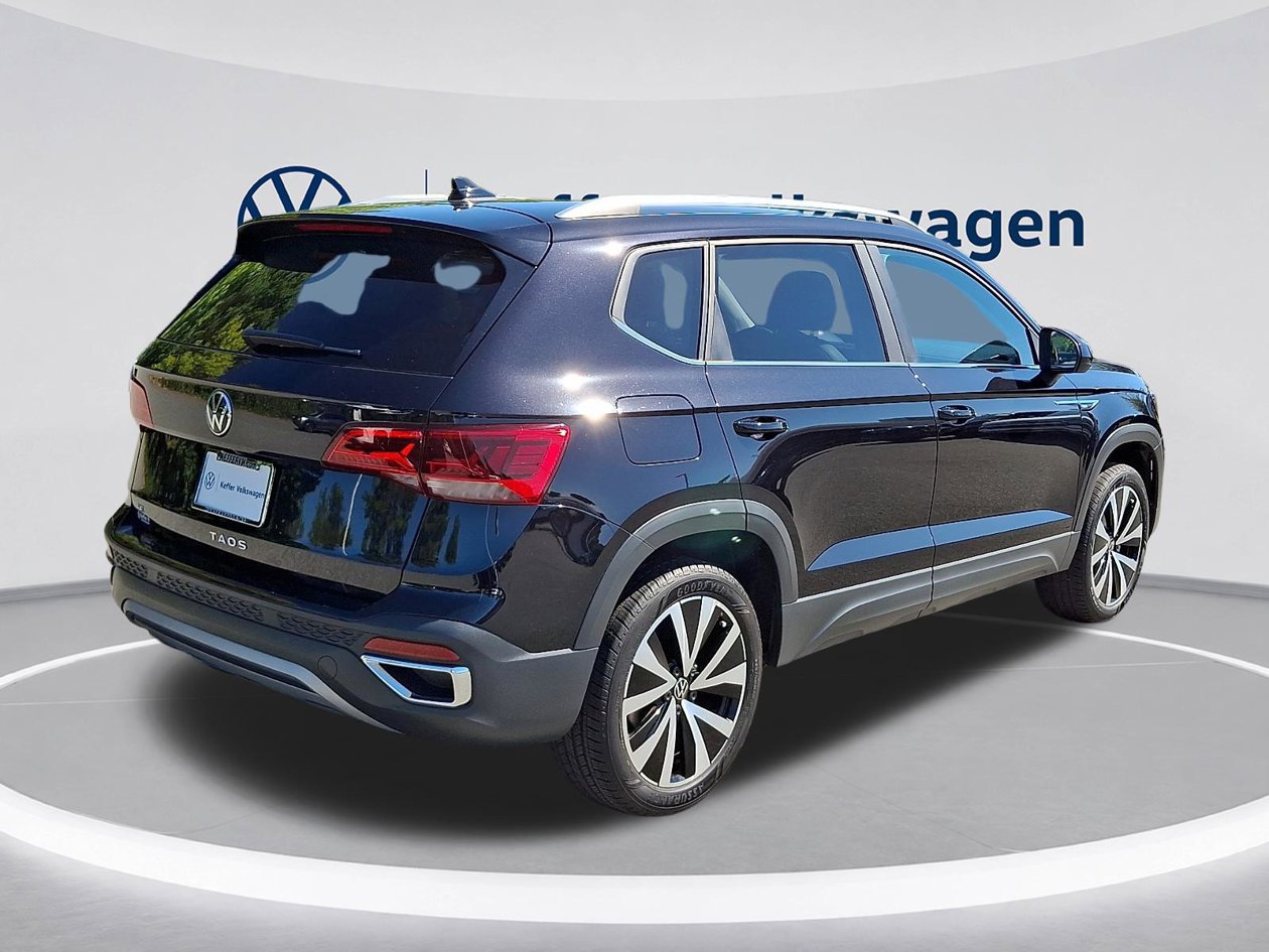 Certified 2023 Volkswagen Taos SE w/ Panoramic Sunroof Package FWD image 6