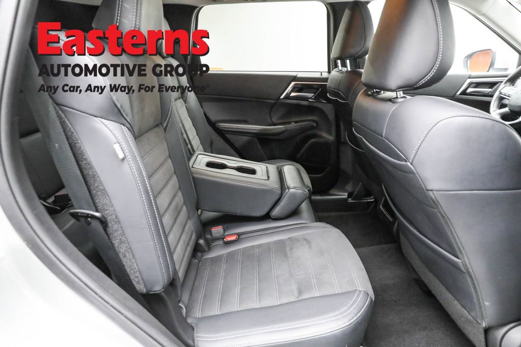 Used 2024 Mitsubishi Outlander SE image 21