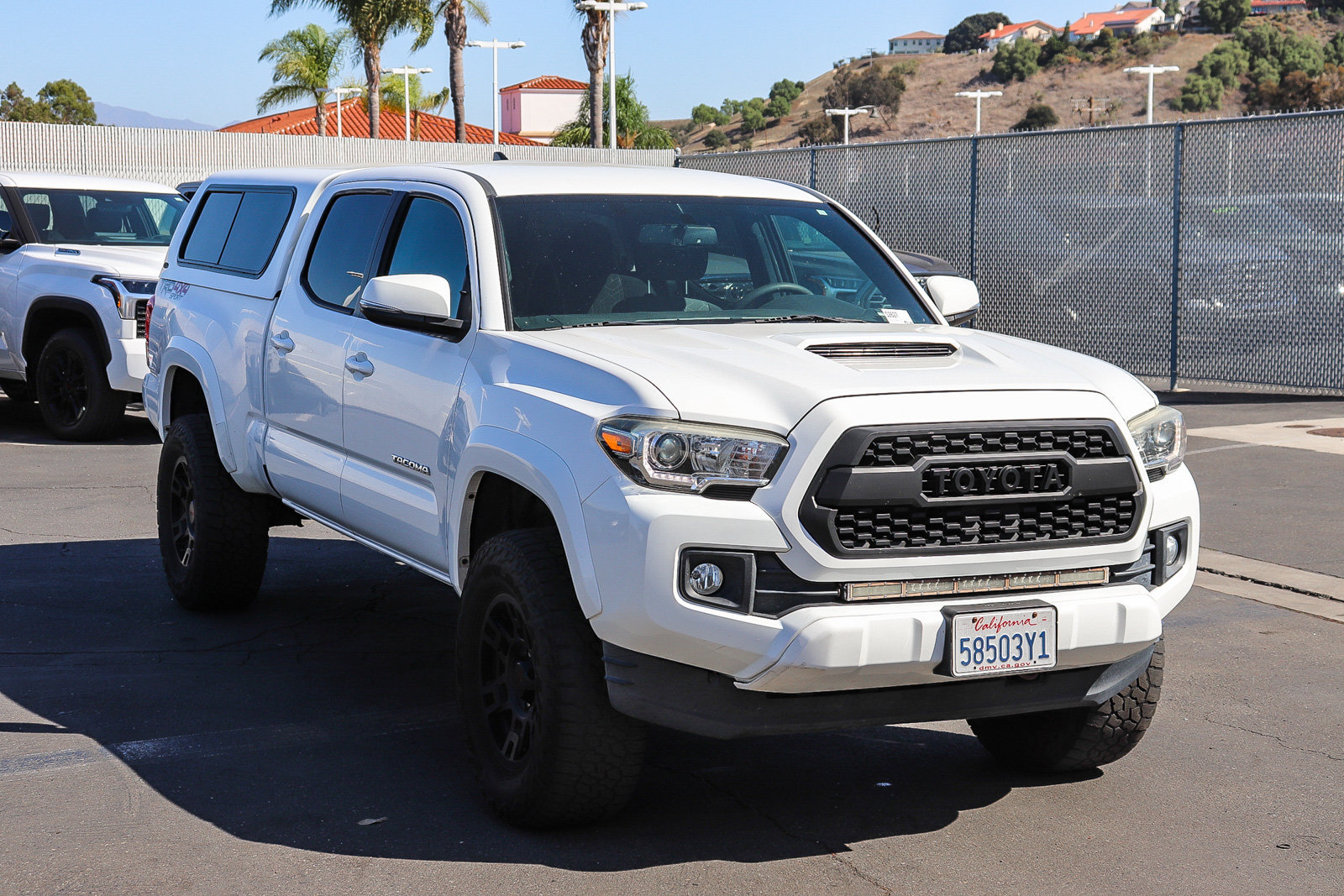 Used 2016 Toyota Tacoma TRD Sport w/ Towing Package AWD/4WD image 3