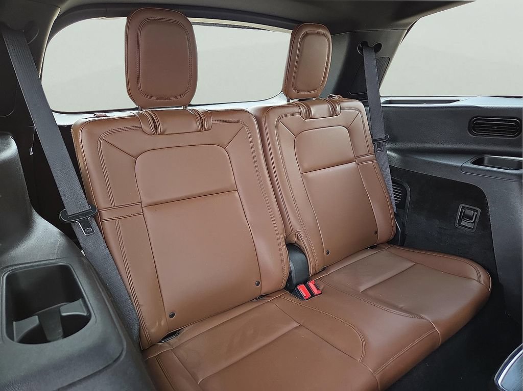 Used 2021 Lincoln Aviator Reserve w/ Equipment Group 201A RWD image 11