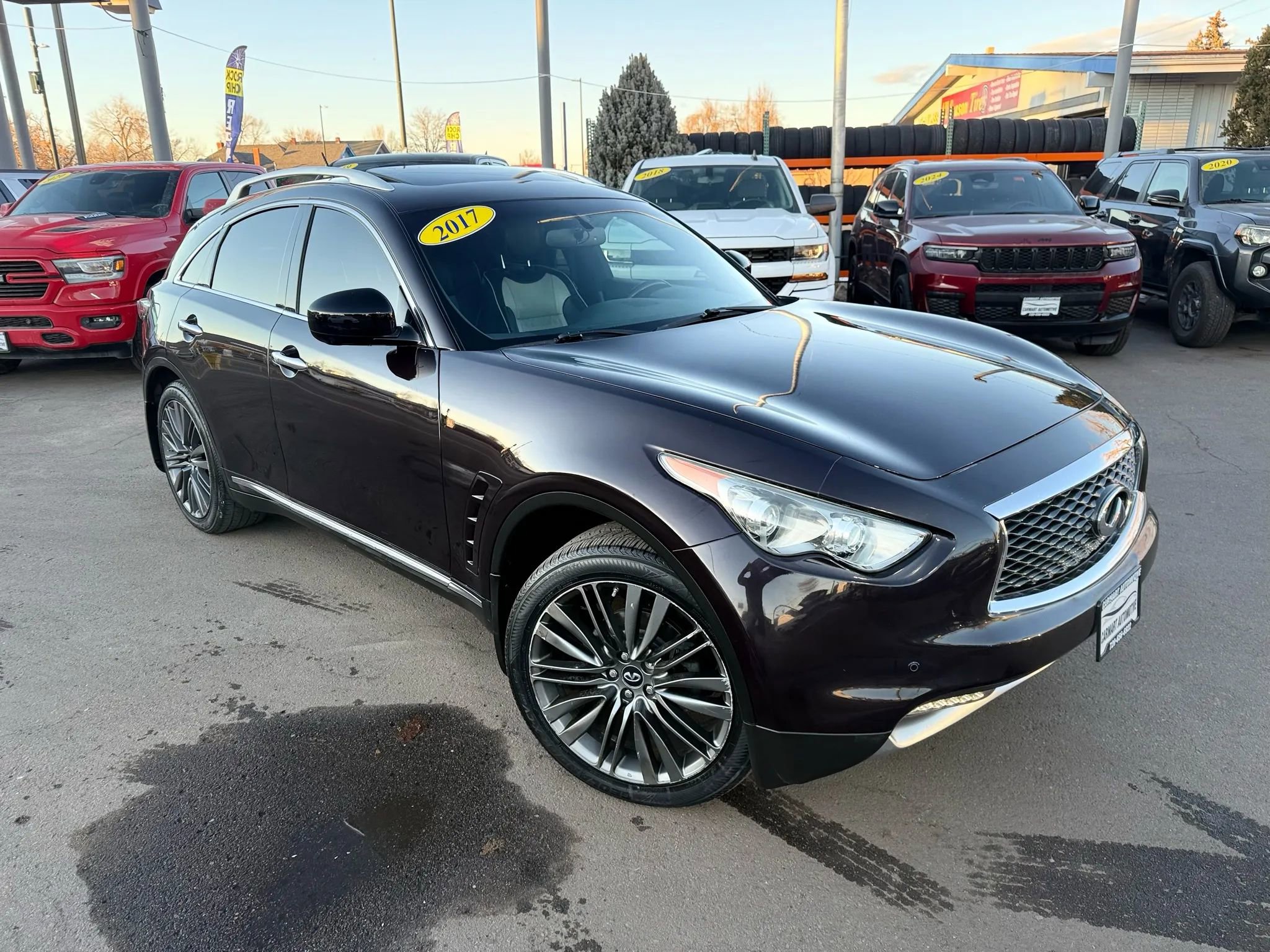 Used 2017 INFINITI QX70 3.7 w/ Limited Package AWD/4WD image 3