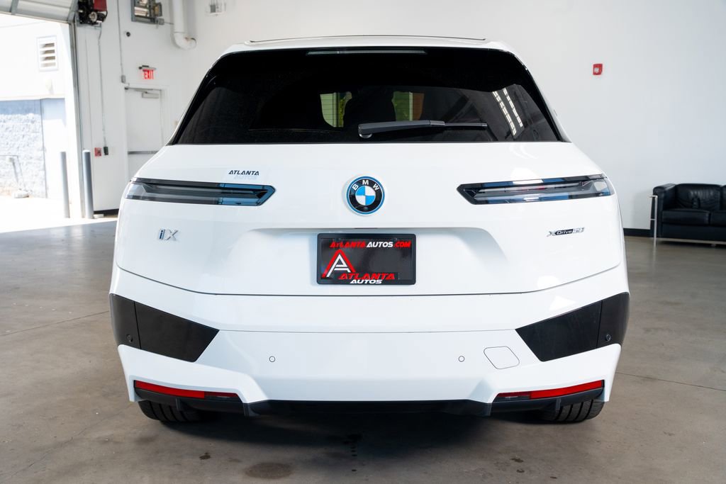 Used 2024 BMW iX xDrive50 w/ Sport Package AWD/4WD image 12