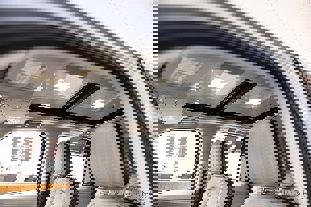 Used 2025 Lincoln Navigator Reserve image 19