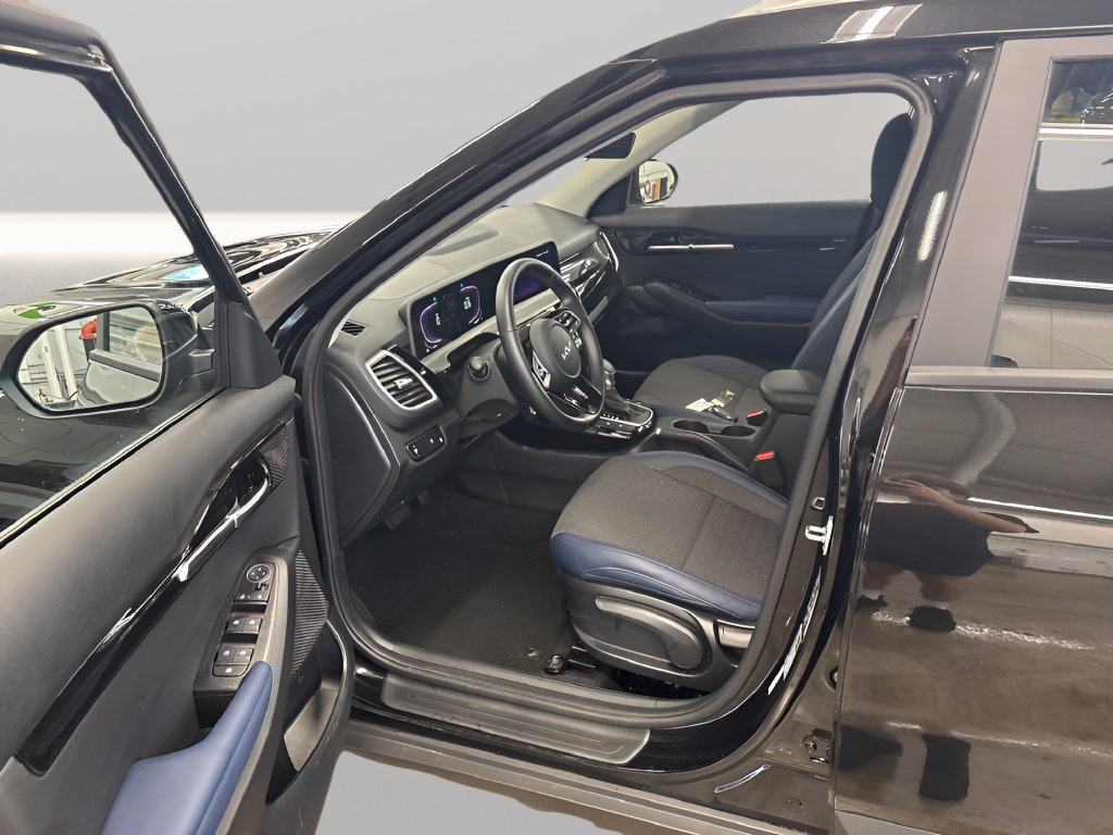Certified 2025 Kia Seltos S AWD/4WD image 16