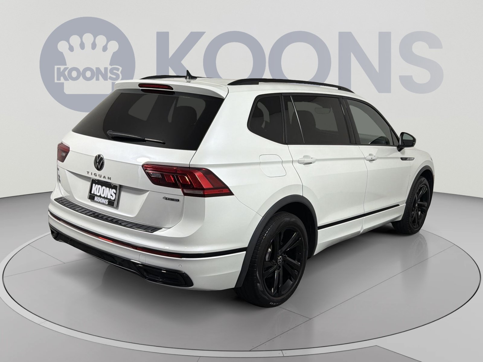 Used 2023 Volkswagen Tiguan SE R-Line AWD/4WD image 7