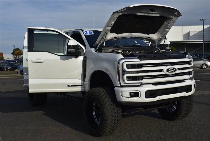 Used 2025 Ford F350 Platinum w/ FX4 Off-Road Package image 34