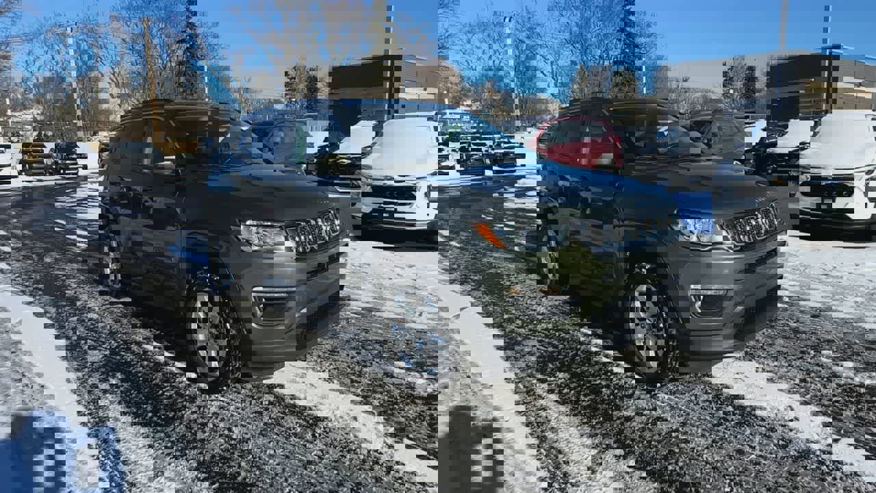 Used 2018 Jeep Compass Latitude w/ Cold Weather Group image 2