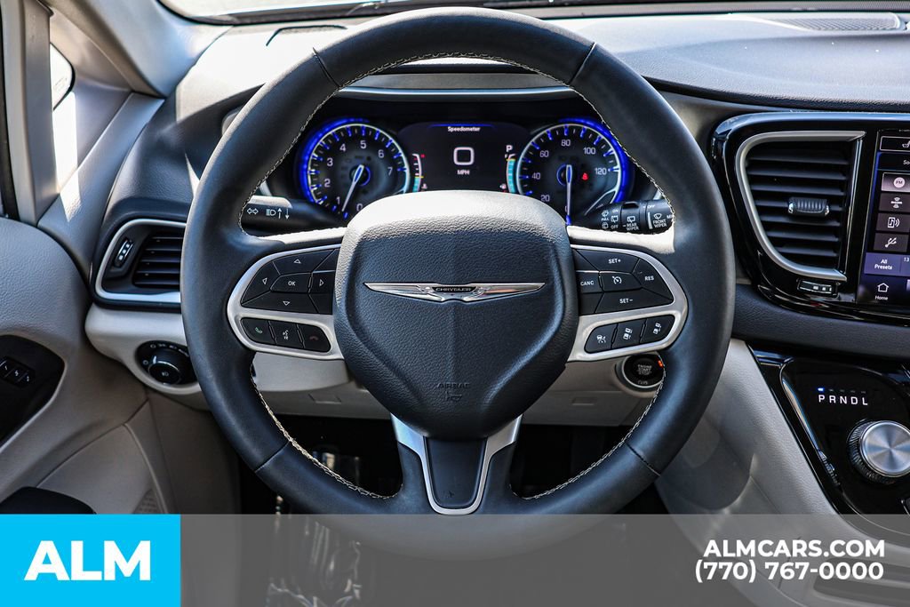 Used 2024 Chrysler Pacifica Touring-L FWD image 34