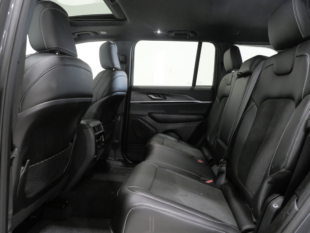 Used 2026 Jeep Grand Cherokee Altitude AWD/4WD image 23