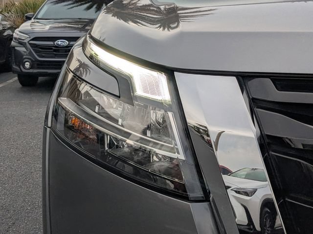 Used 2022 Nissan Pathfinder SV FWD image 12