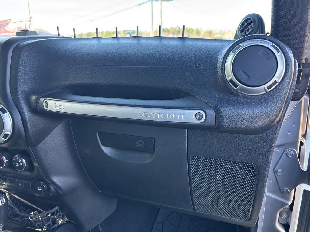 Used 2014 Jeep Wrangler Unlimited Sahara w/ Connectivity Group image 29