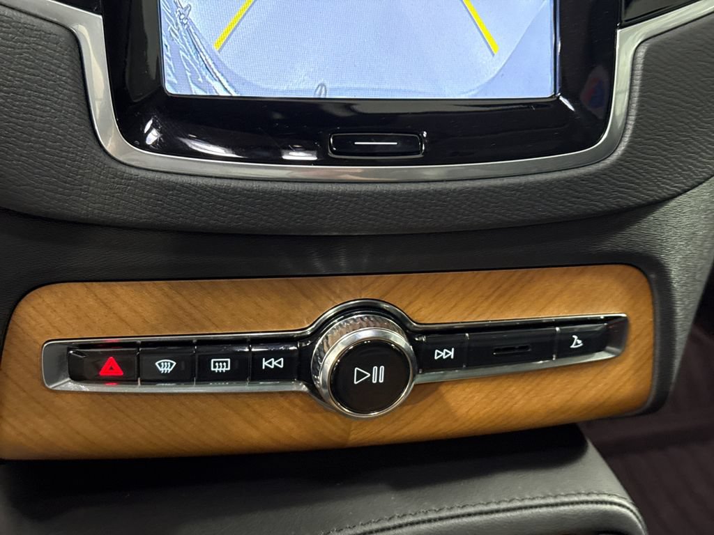 Certified 2023 Volvo XC90 B6 Plus w/ Protection Package AWD/4WD image 17
