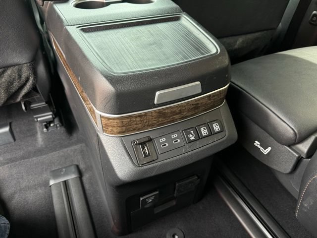 Used 2025 Toyota Sienna Platinum AWD/4WD image 43