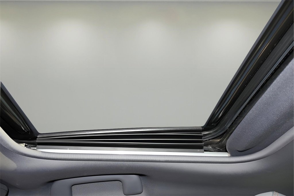 Used 2019 Toyota Avalon XSE image 22