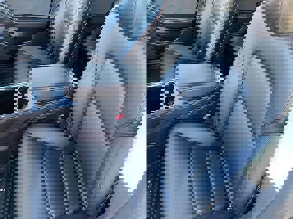 Used 2023 Tesla Model 3 Standard Range image 17