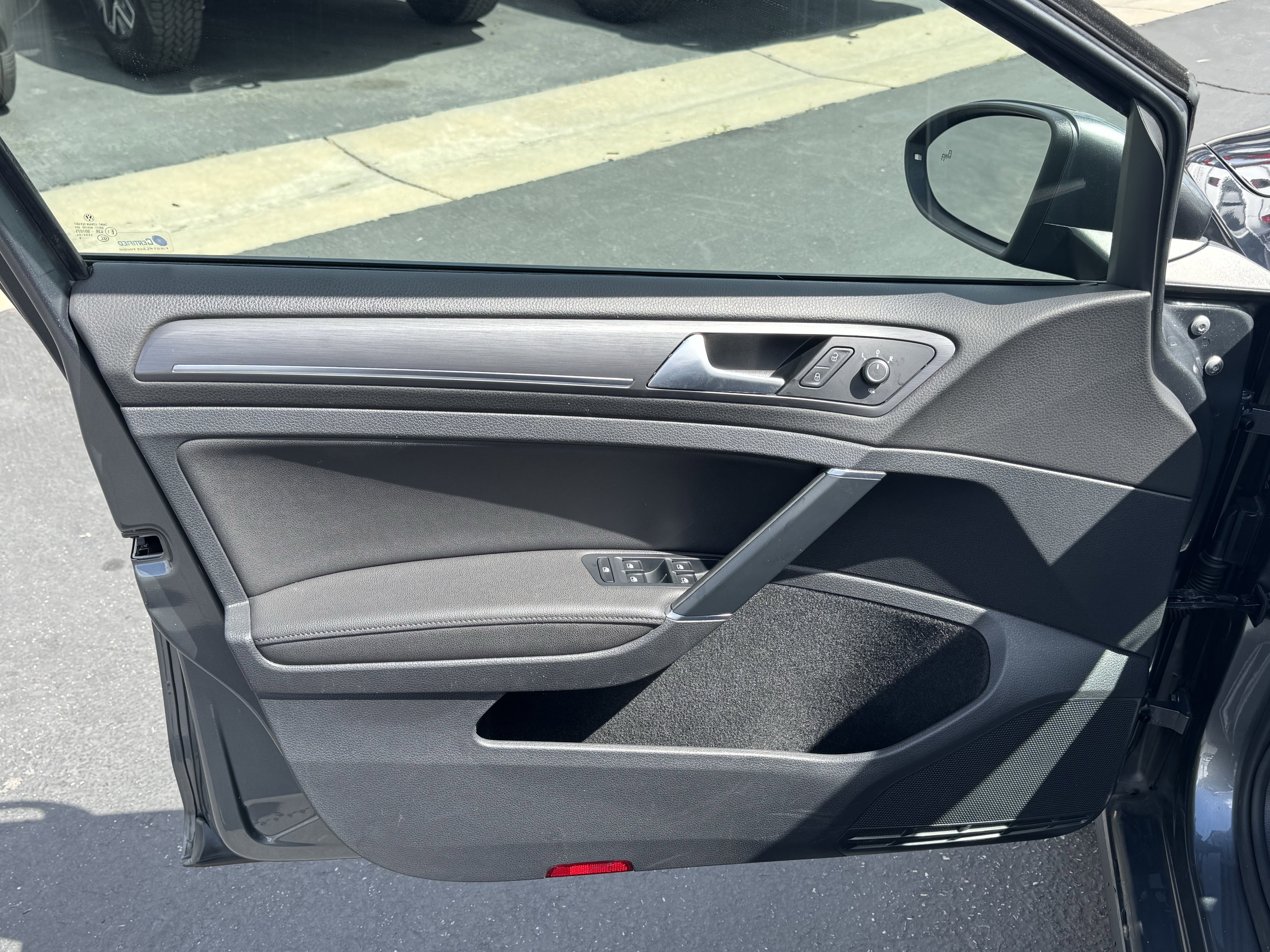 Used 2019 Volkswagen e-Golf SEL Premium image 12
