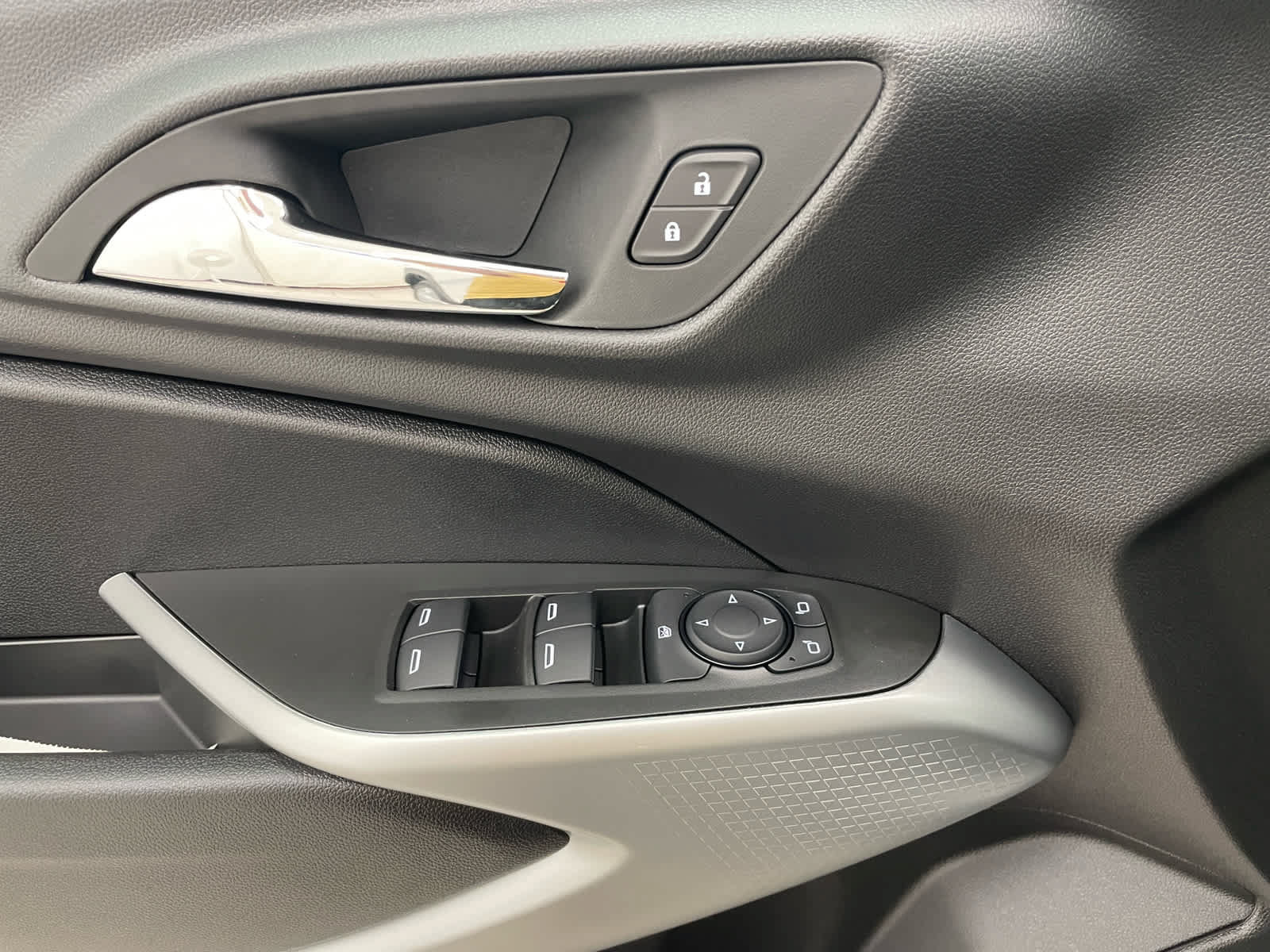 New 2026 Chevrolet Trax LS w/ LS Convenience Package FWD image 10