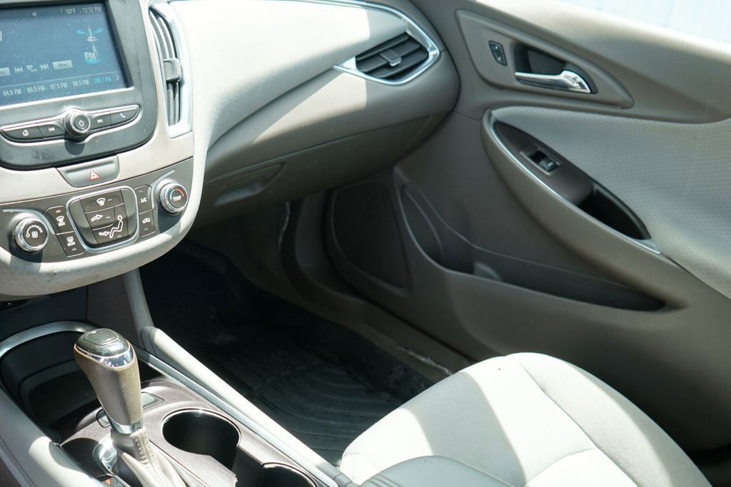 Used 2016 Chevrolet Malibu LT FWD image 23