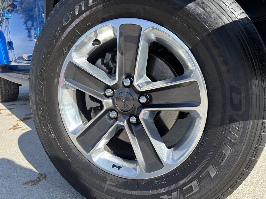 Used 2023 Jeep Wrangler Sahara image 7