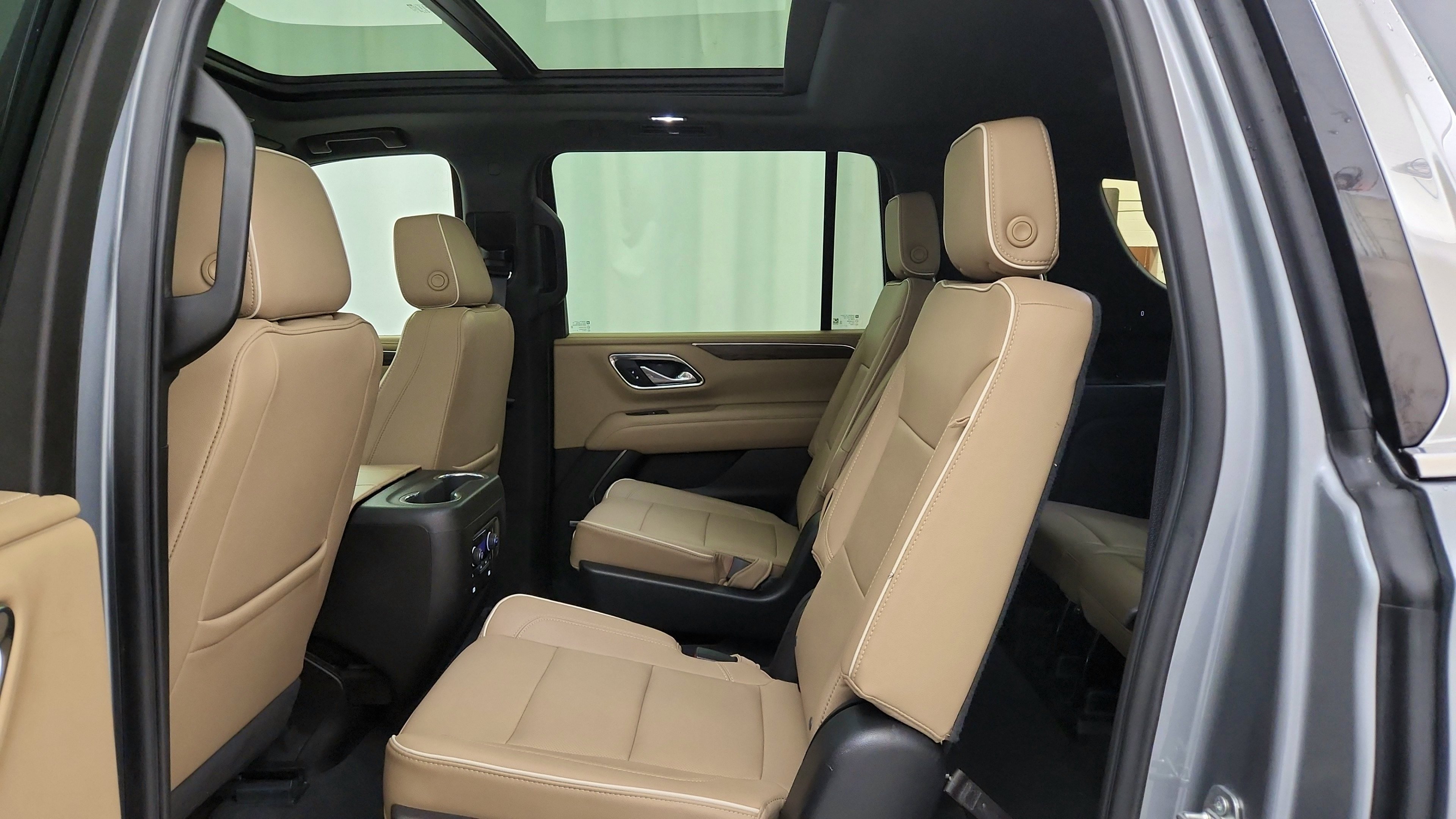Used 2023 Chevrolet Suburban Premier AWD/4WD image 24