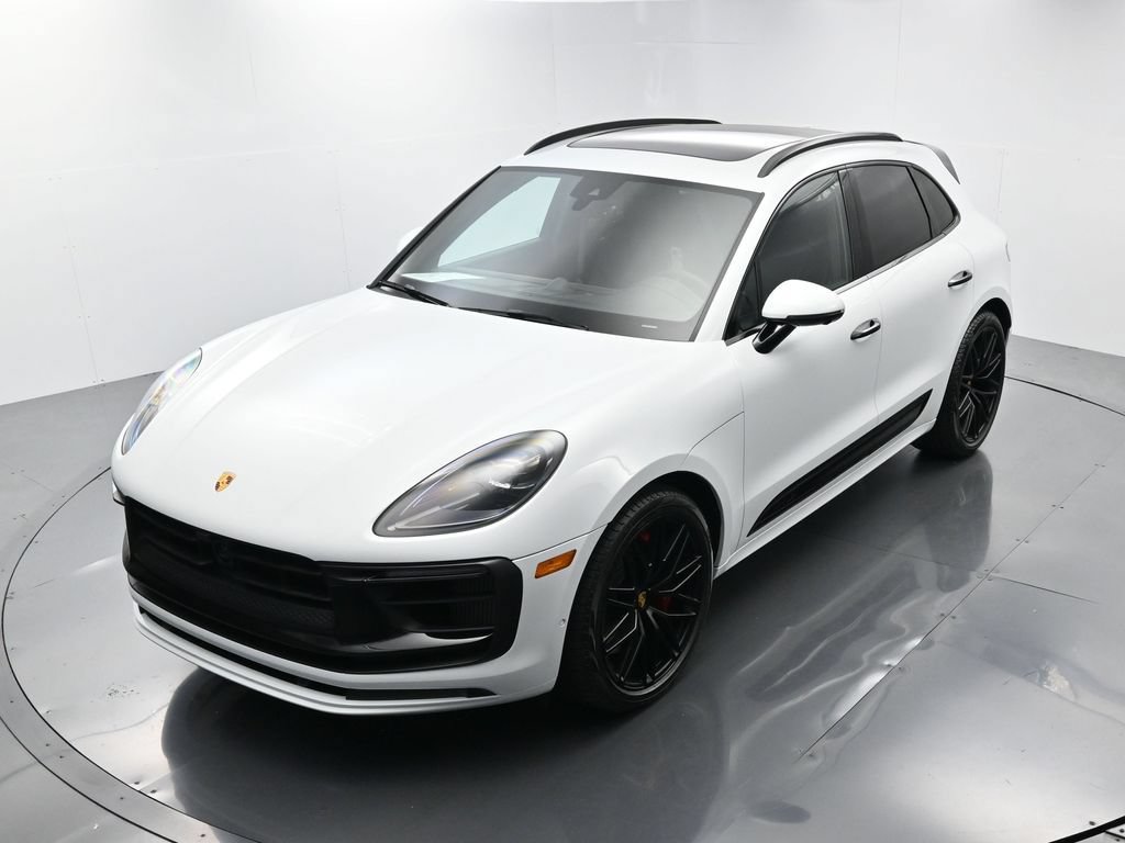 Certified 2025 Porsche Macan GTS AWD/4WD image 32