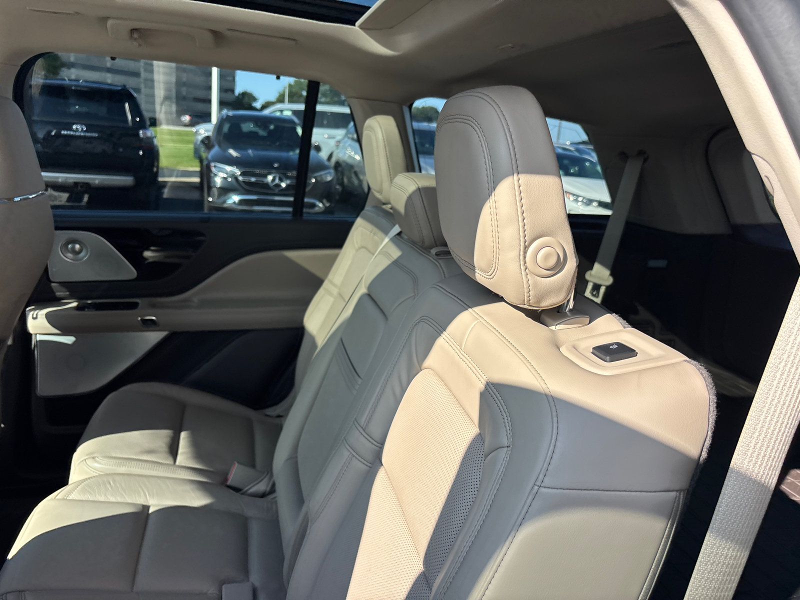 Certified 2020 Lincoln Aviator Reserve w/ Equipment Group 202A AWD/4WD image 26