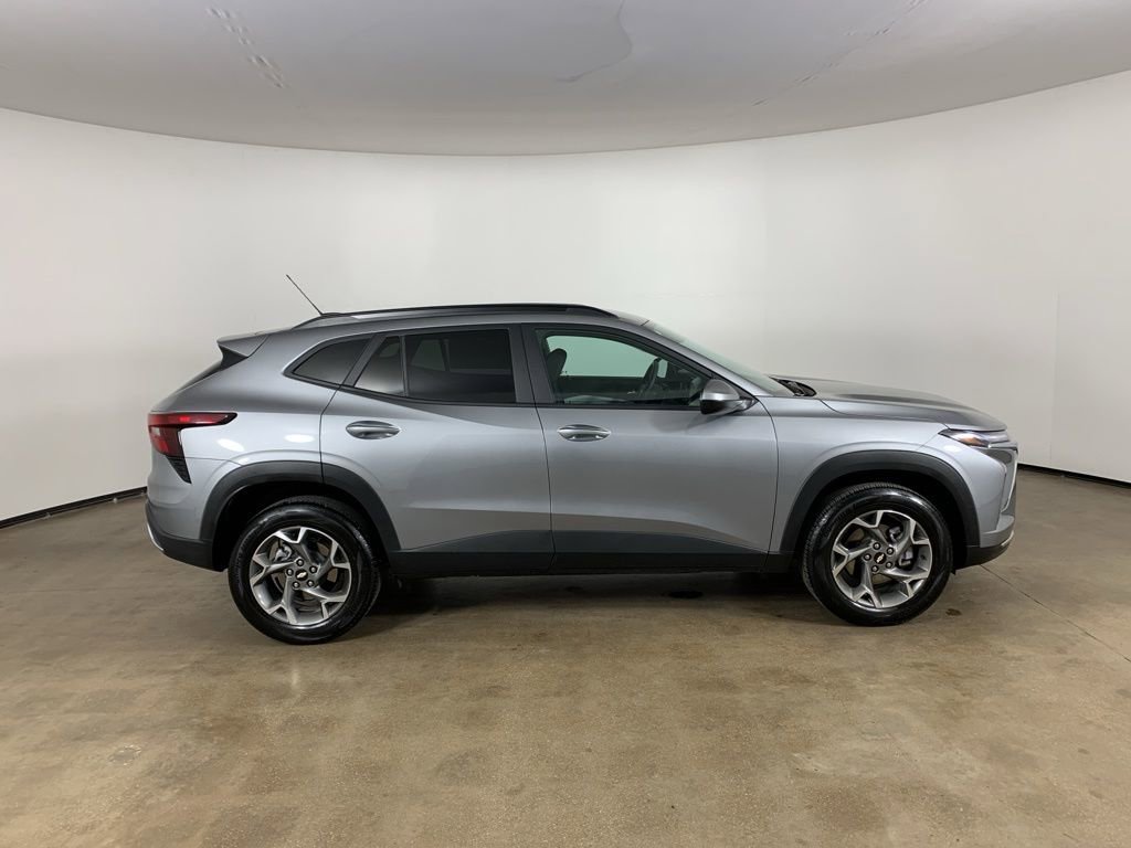 Used 2025 Chevrolet Trax LT image 7