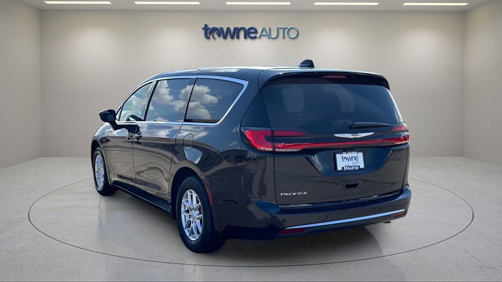 Used 2026 Chrysler Pacifica Select FWD image 3