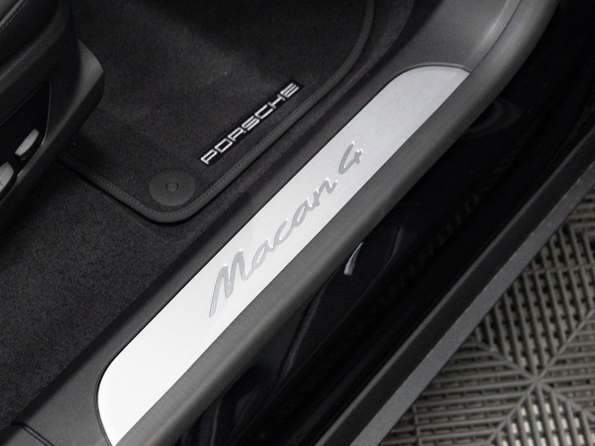 New 2025 Porsche Macan 4 Electric image 29