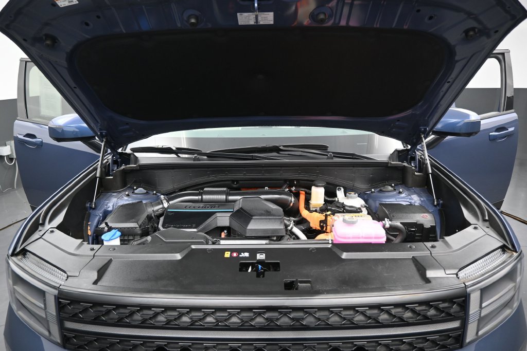 Used 2025 Hyundai Santa Fe Calligraphy FWD image 35
