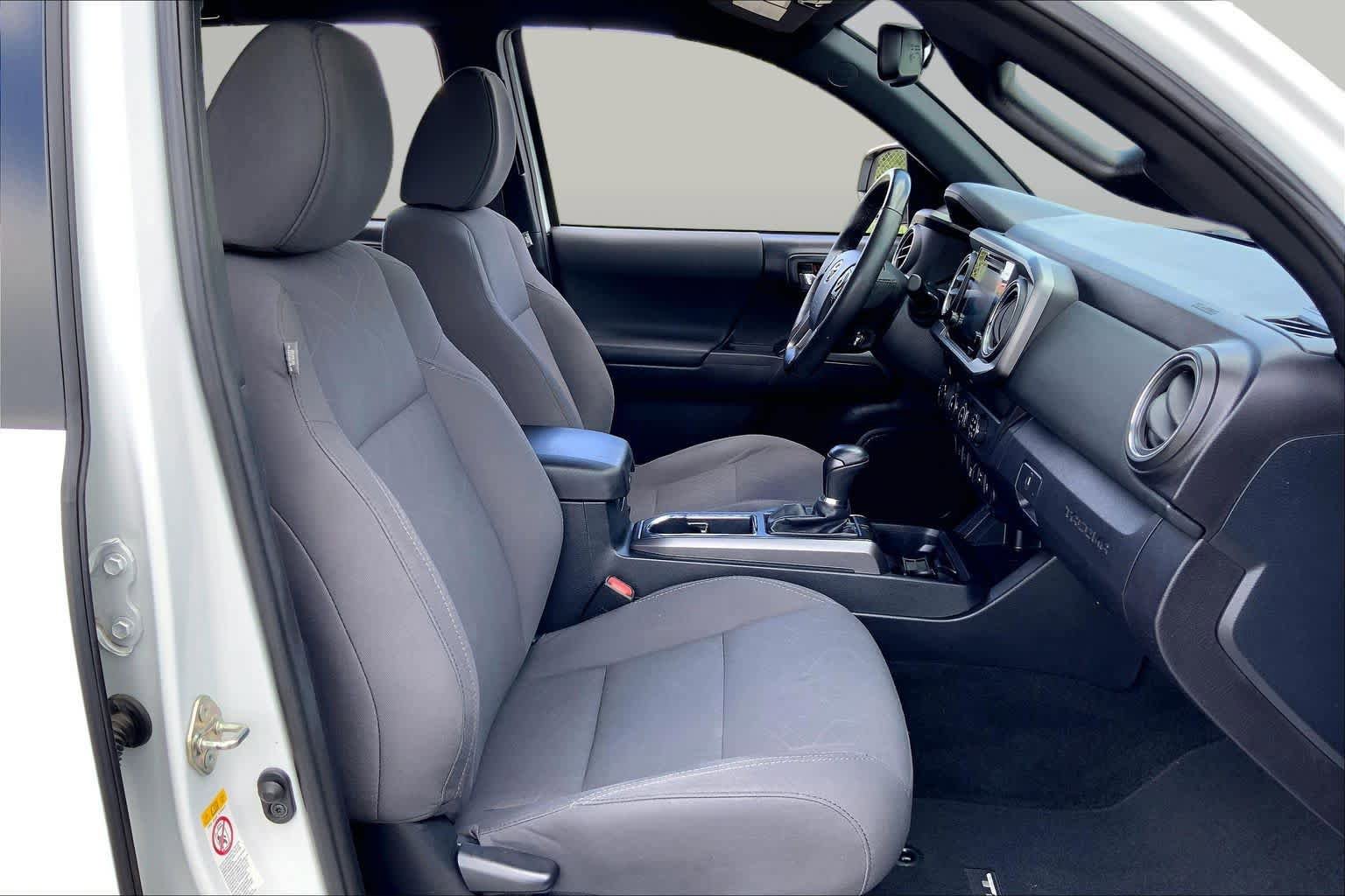 Used 2019 Toyota Tacoma TRD Sport w/ Technology Package AWD/4WD image 9