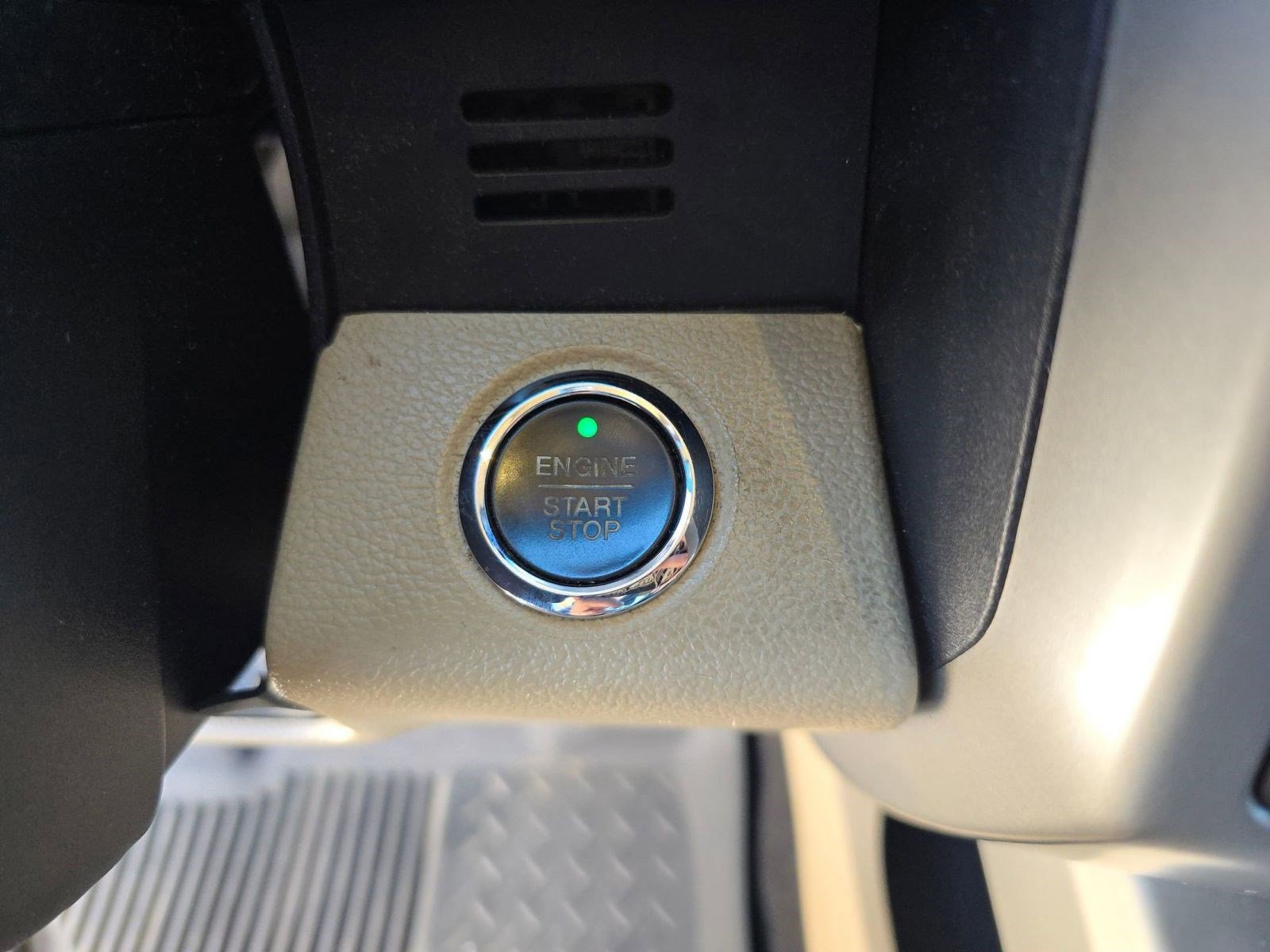 Used 2015 Ford F150 Lariat image 26