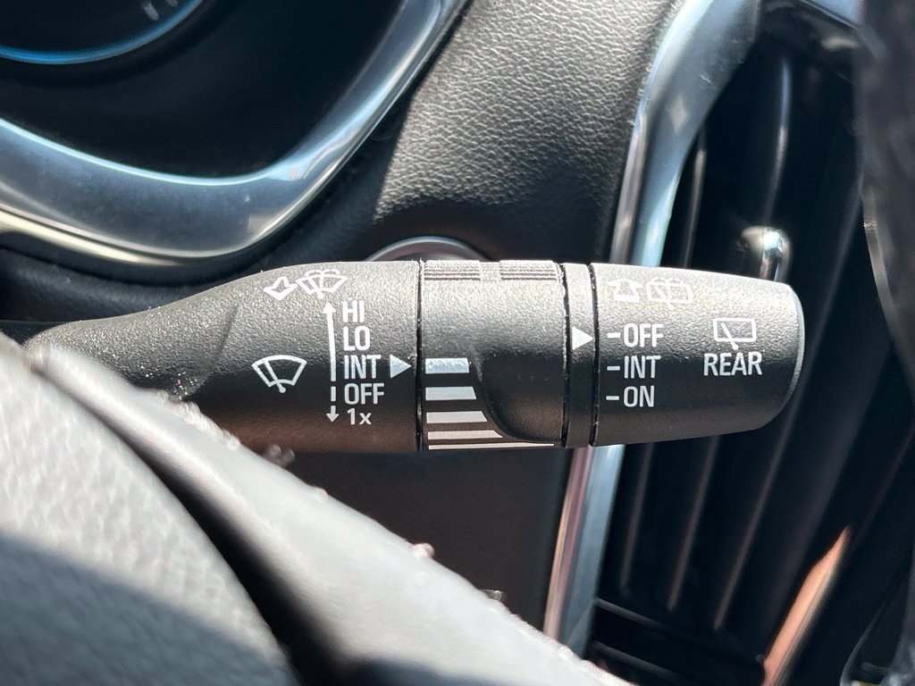 Used 2023 Chevrolet Traverse LT FWD image 30