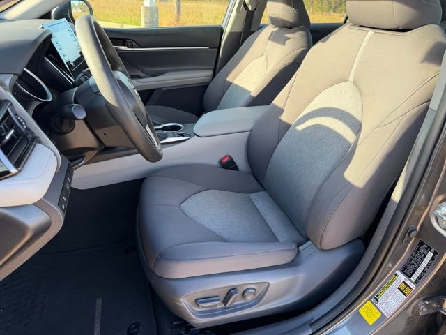 Used 2021 Toyota Camry LE image 9