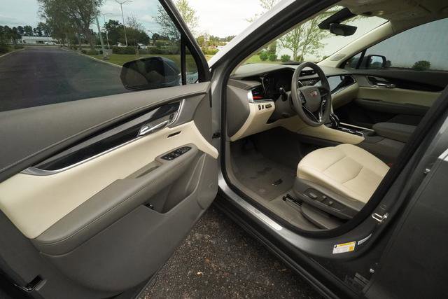 Used 2024 Cadillac XT6 Premium Luxury w/ Technology Package FWD image 21