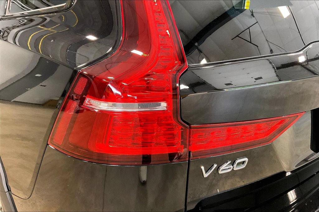 Certified 2025 Volvo V60 B5 Cross Country Plus AWD/4WD image 24